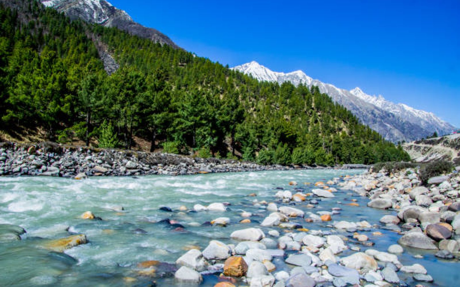 Chitkul is a village in Kinnaur district of Himachal Pradesh. During winters, the place mostly remains covered with the snow and the inhabitants move to lower regions of Himachal. According to a recent study by Centre of Atmospheric Sciences at IIT Delhi, Chitkul has the cleanest air in India